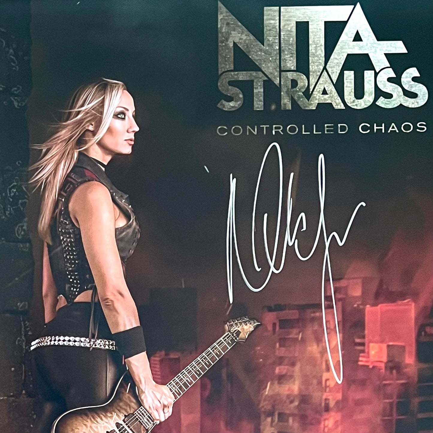 Póster Nita Strauss (Controlled Chaos)